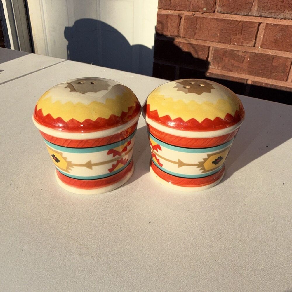 Cracker Barrel/Southwestern/Aztec/Decorated Salt and Pepper Shaker Set